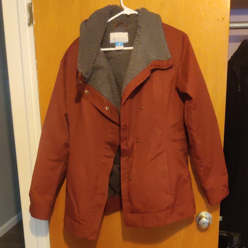 Columbia Women's Ski Jacket in Burgundy and Gray